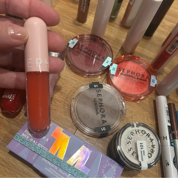 Sephora resellers box of 40 makeup+ 10 FREE lipstick palettes,blush,lip gloss - Picture 9 of 12